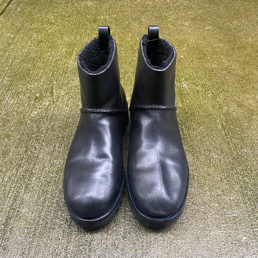 Shearling Line Boots - Picture 2 of 7